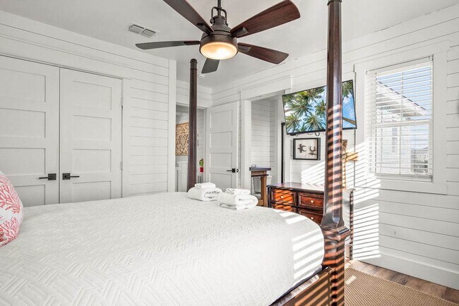 Building Photo - 707 Parkplace-SI ID1036727P