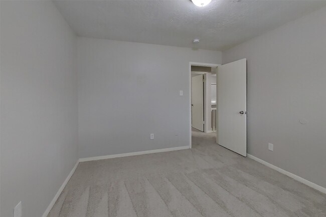 Building Photo - 2307 Hilton Head Dr