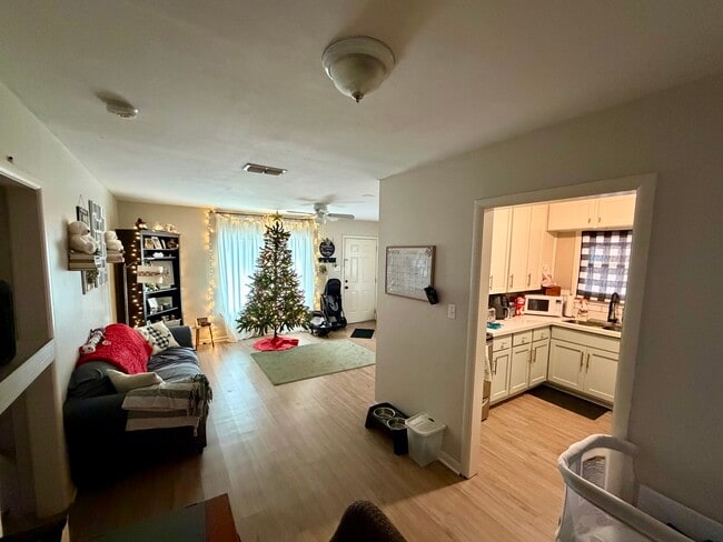 Building Photo - 900 Sycamore Ave