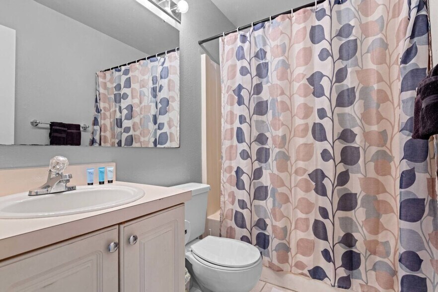 Building Photo - 4531 SW 44th Ln