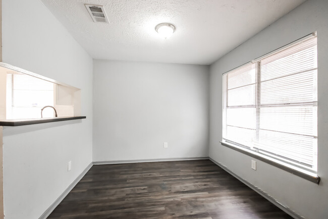 Building Photo - 6615 Brookgate Dr