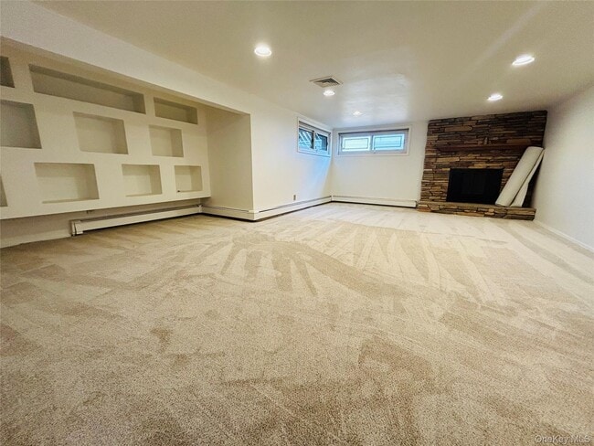 Building Photo - 16 Middle Ln