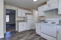 Building Photo - Spacious 3 bedroom 1.5 bath townhome Hillsboro!