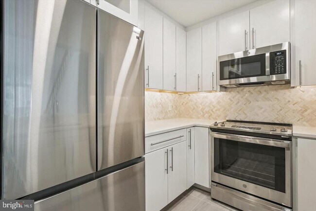 Building Photo - 2224 Springwood Dr