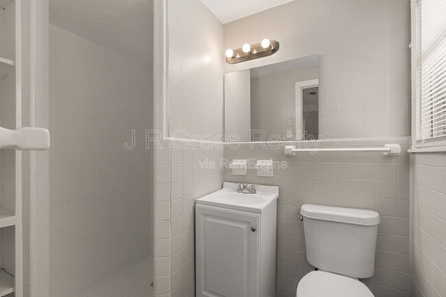 Building Photo - 1801 Reuter Ave