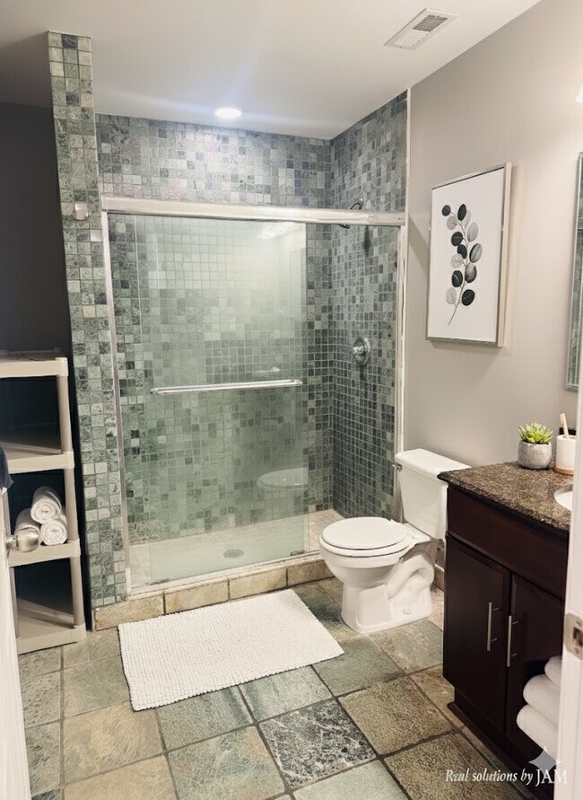 Building Photo - 521 N Racine Ave