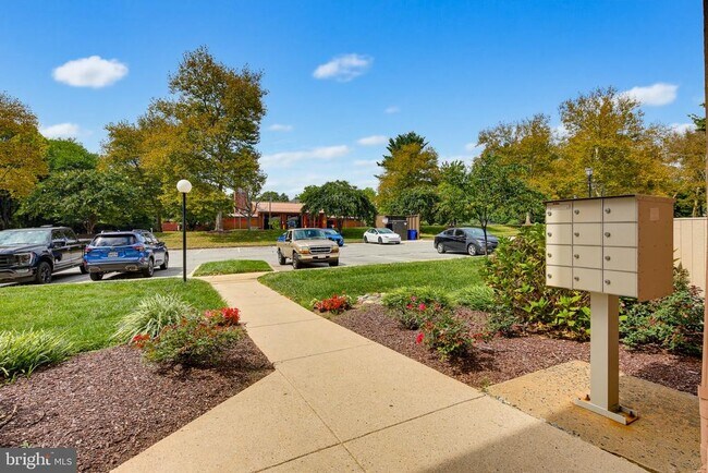 Building Photo - 5911 Tamar Dr