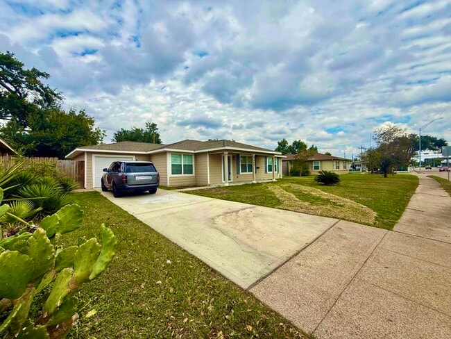 Building Photo - 7906 Hammerly Blvd