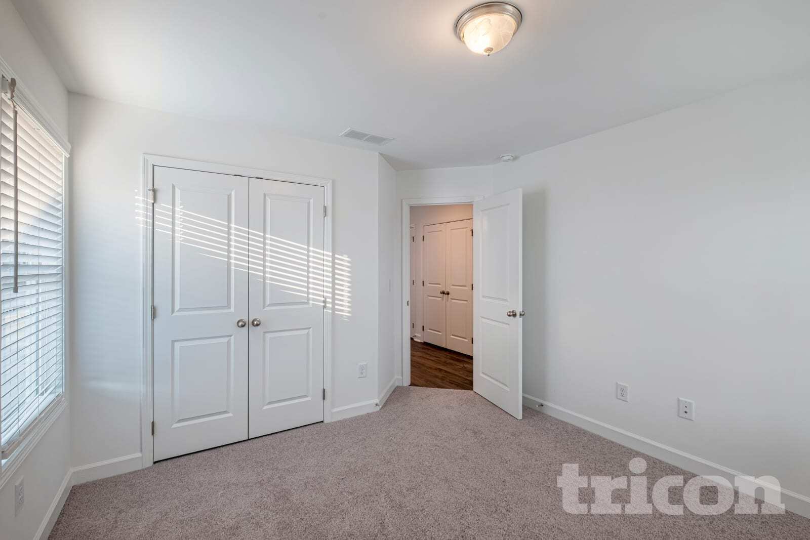 Building Photo - 132 E Rdg Wy