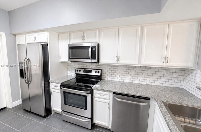 Building Photo - 11840 SW 99th Ln