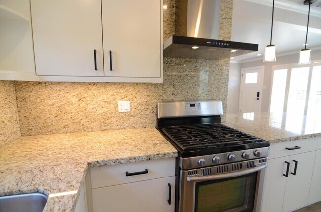 Building Photo - 126 22nd Ave