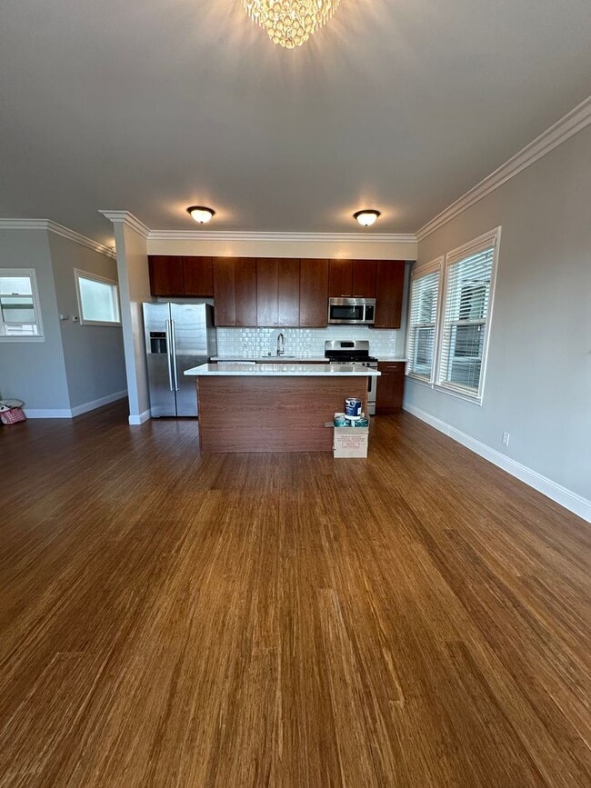 Building Photo - Spacious Nob Hill 3 BD/ 2 Bath Flat with Shared Roof-deck! Gorgeous City and Bay Views!!