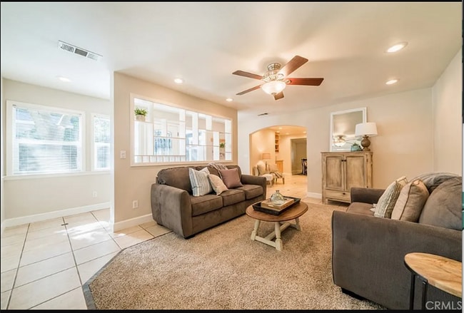 Building Photo - Great Home Close to All