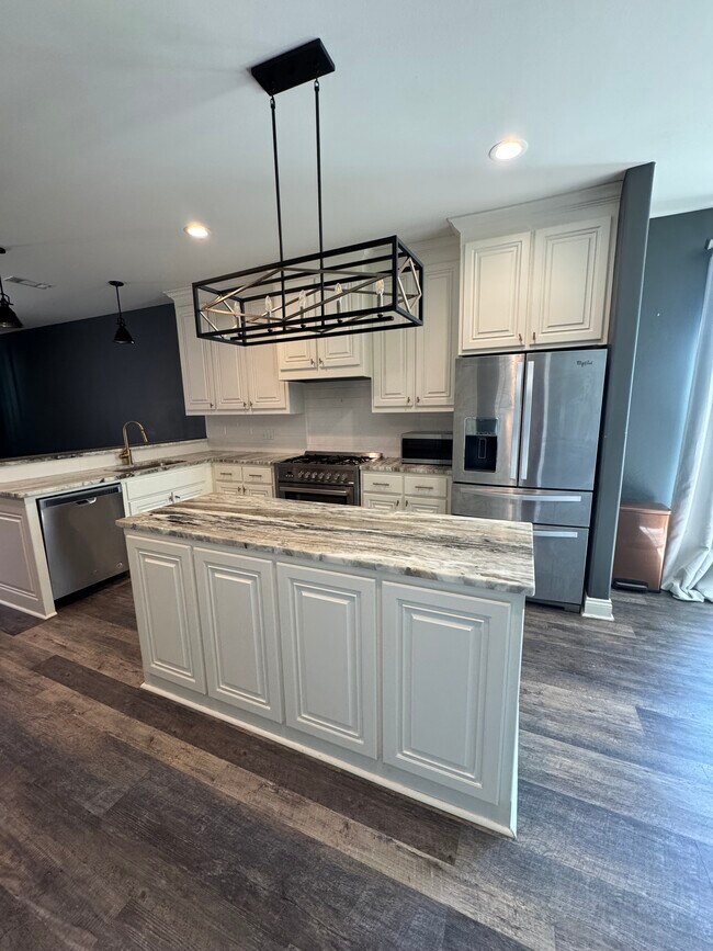 Building Photo - 32639 Cynthia Dr