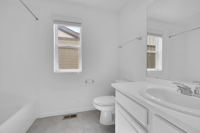 Building Photo - $3,125.00 - 4 Bedroom, 3.5 Bathroom, Singl...