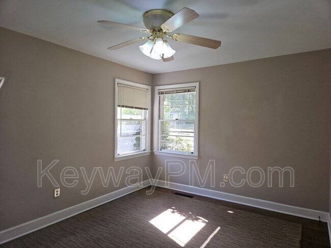 Building Photo - 13 Erskine Ln