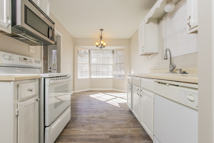 Building Photo - 14806 White Oaks Ln