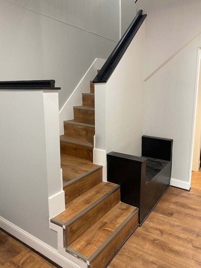 Building Photo - 1211 Poplar Grove St