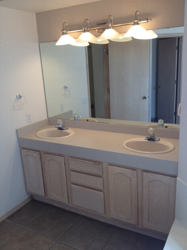 Building Photo - 5029 Shadow Mountain Rd