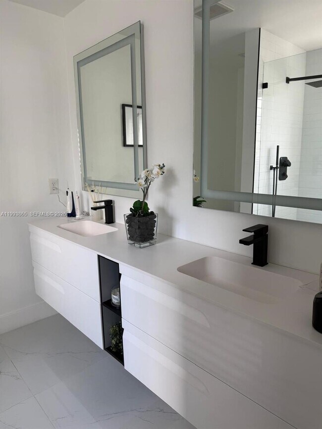 Building Photo - 16418 SW 72nd Terrace