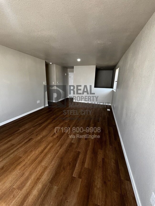 Building Photo - 326 W Golden Eagle Way