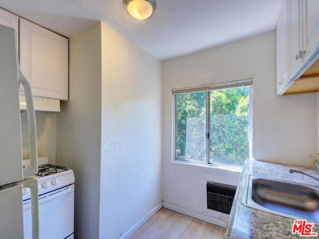 Building Photo - 1540 N Fuller Ave