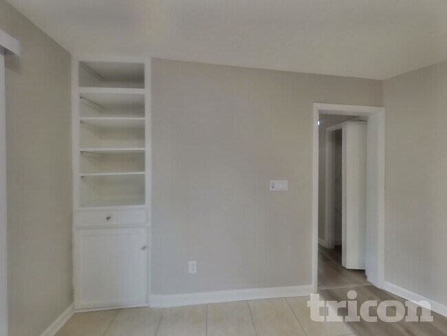 Building Photo - 4963 Beige St