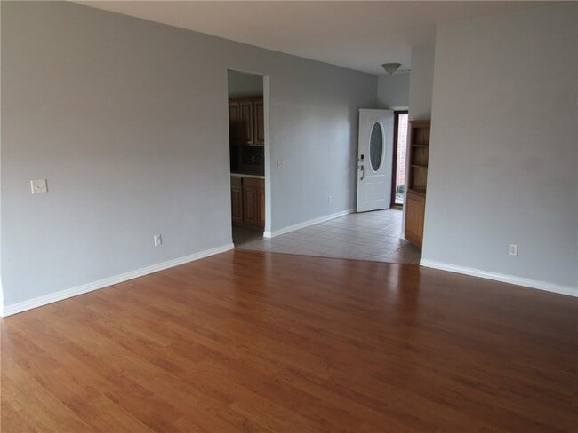 Building Photo - 2204 W Sunset Dr