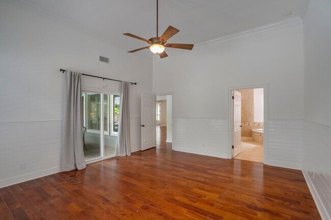 Building Photo - 10200 Treasure Island Dr