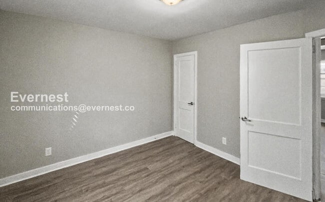 Building Photo - 1018 4th Ave W