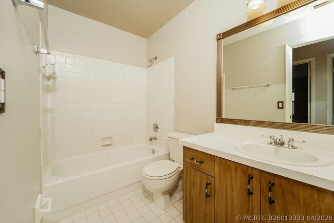 Building Photo - 6642 NW 42nd Ave