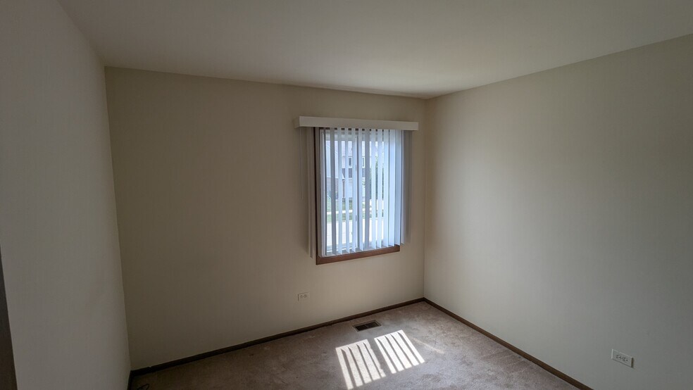 Building Photo - 541 Commanche Trl