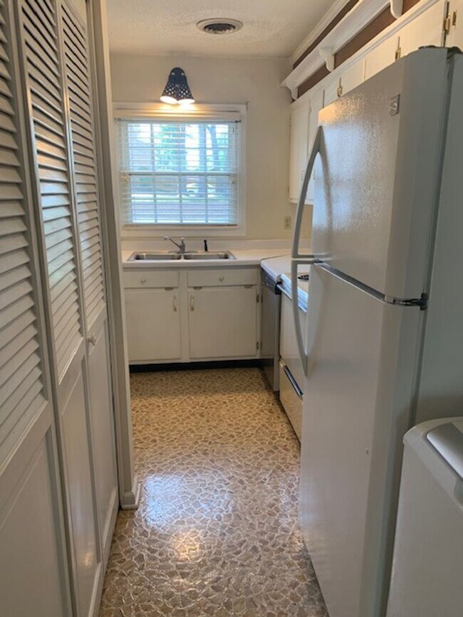 Building Photo - Condo in Roanoke Rapids Located Near Inter...