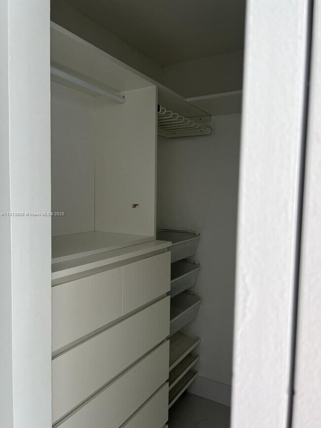 Building Photo - 7601 E Treasure Dr