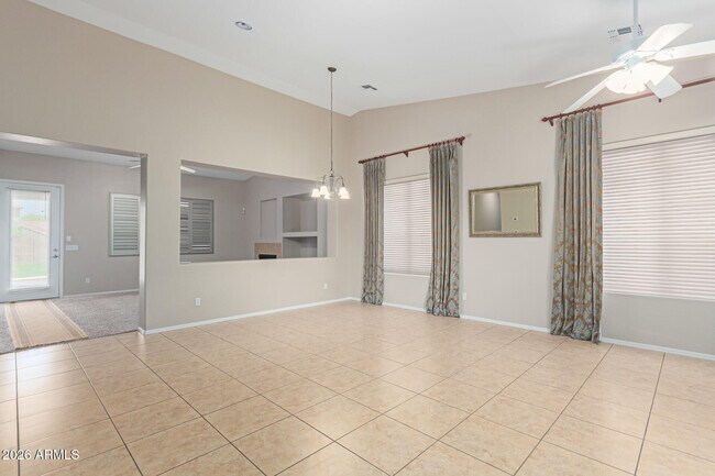 Building Photo - 2206 W Fawn Dr