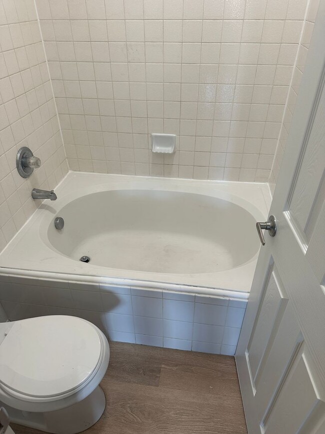 Building Photo - 2nd floor - 2 Bedroom, 2 Bath with garage ...