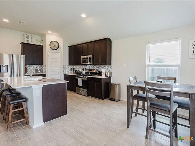 Building Photo - Single Family
