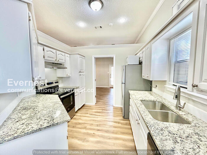 Building Photo - 1029 Matthew St