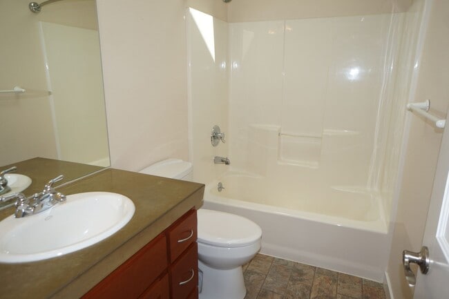 Building Photo - Stunning SW Portland (Arranmore) 4-bedroom...