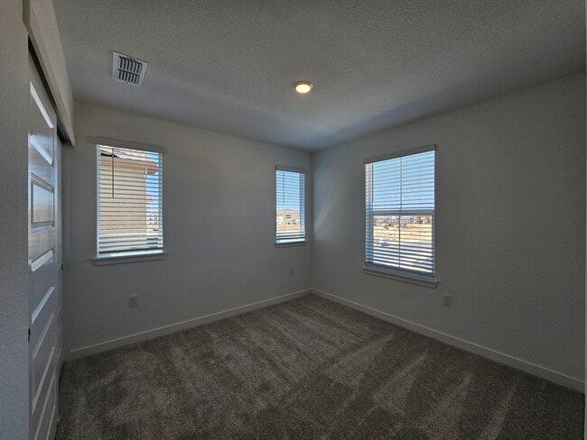 Building Photo - 3569 Vestland Wy