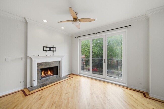 Building Photo - Beautiful and Spacious 2 bedroom, 2 Bathroom Located