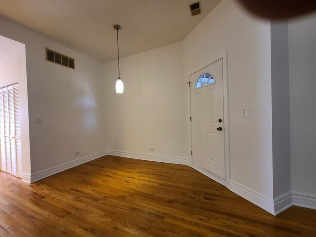 Building Photo - 4856 S Prairie Ave
