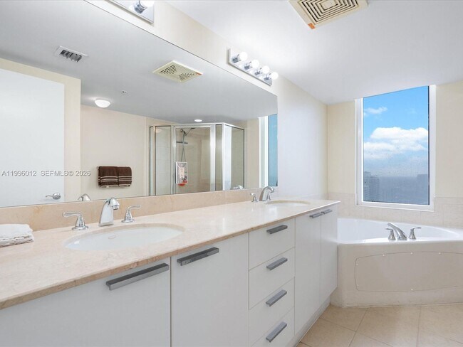 Building Photo - 16699 Collins Ave