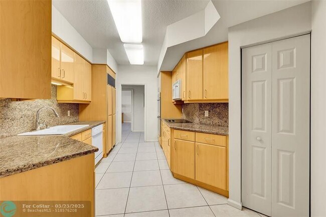 Building Photo - 6051 N Ocean Dr