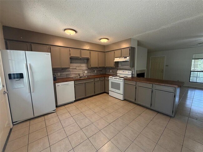 Building Photo - 11101 Oak Branch Dr