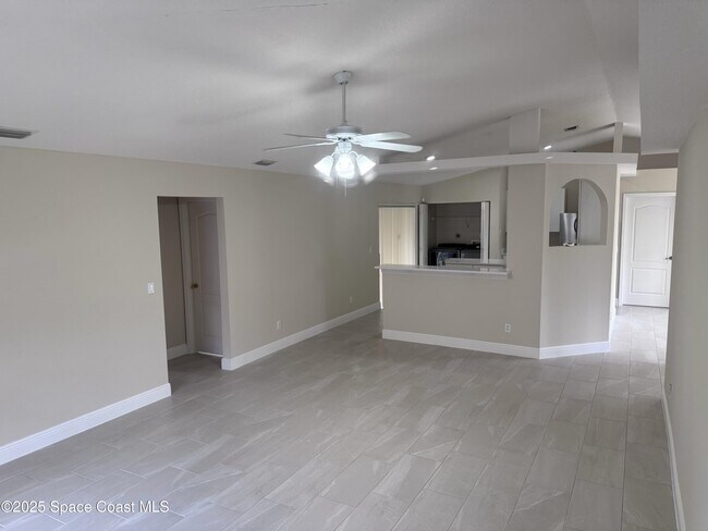 Building Photo - 1565 Emerson Dr SE