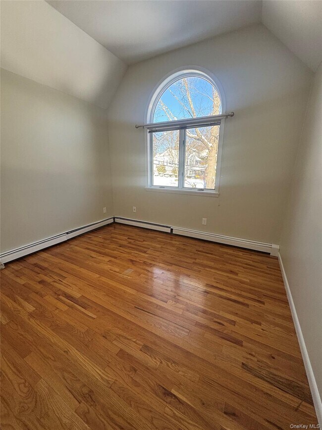 Building Photo - 28 Lakeview Dr