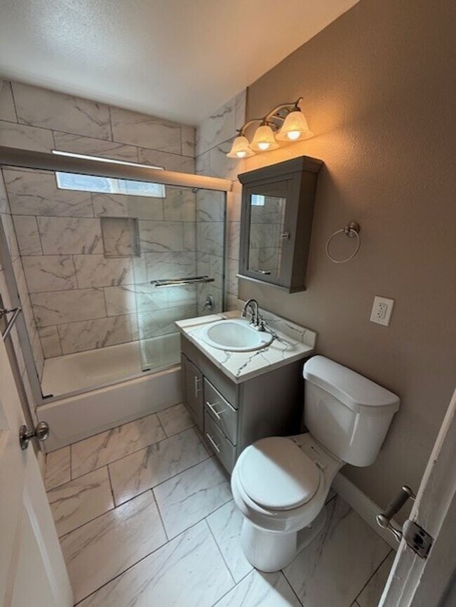 Building Photo - Charming 3 Bedroom, 1 Bath home in the Cam...