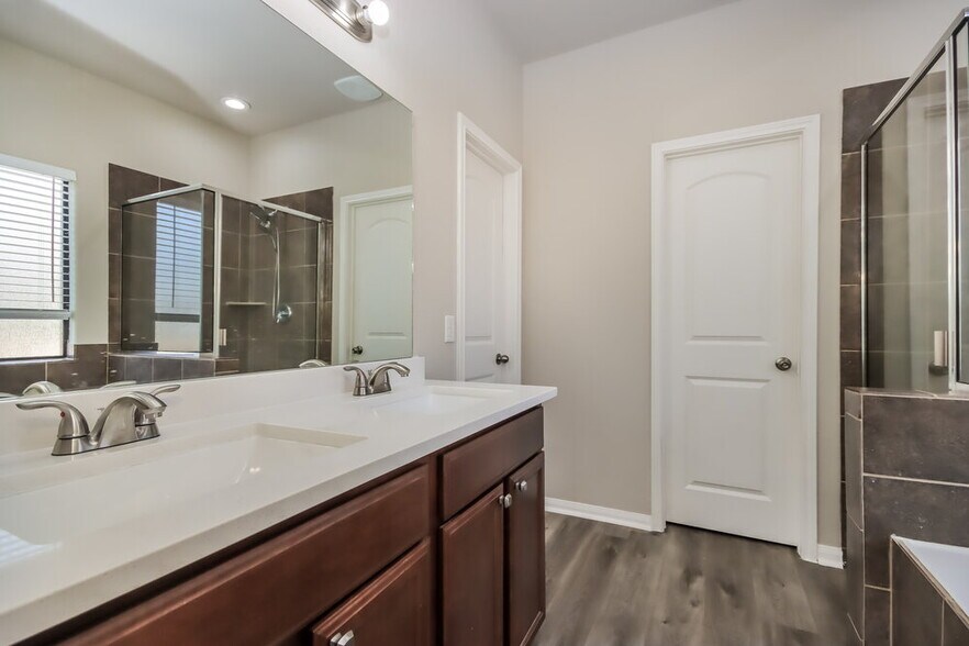 Building Photo - 18554 Sunrise Pines Dr