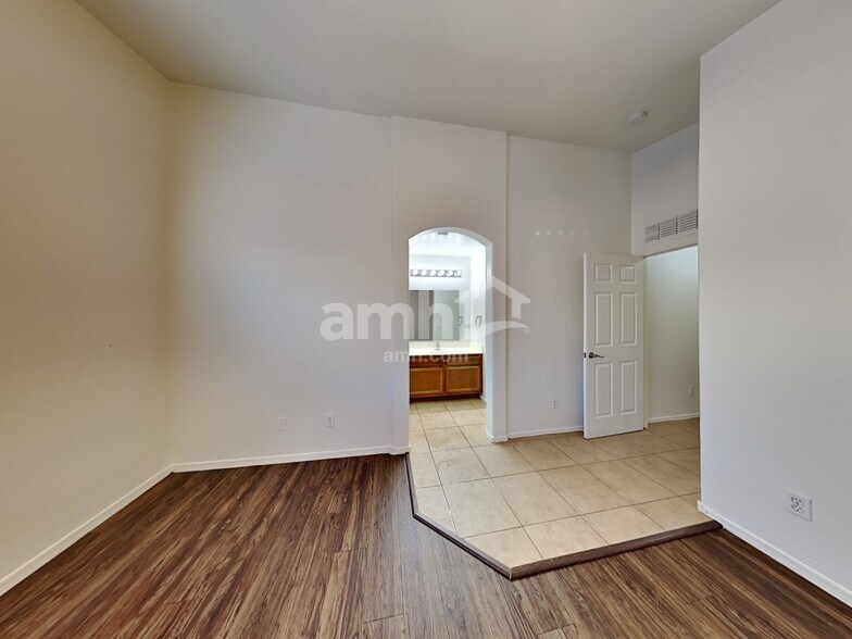 Building Photo - 11232 W Pierson St